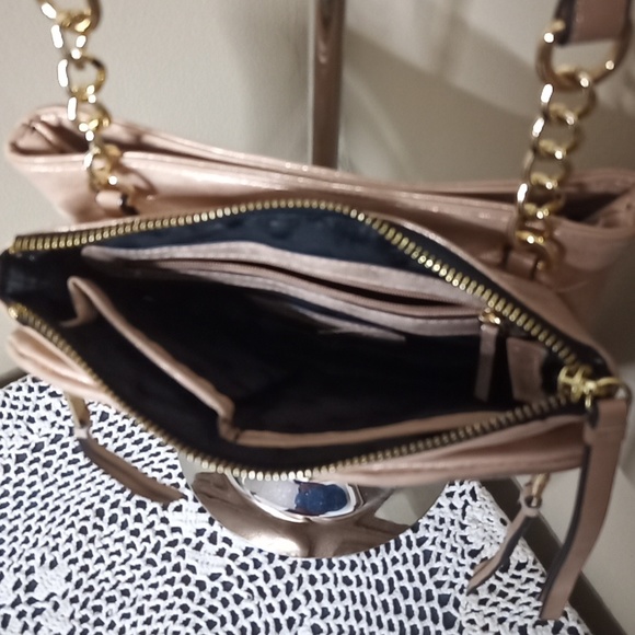 Juicy Couture Rose Gold-Gold Hardware Crossbody Bag Purse - Roomy A Must… - Picture 3 of 8